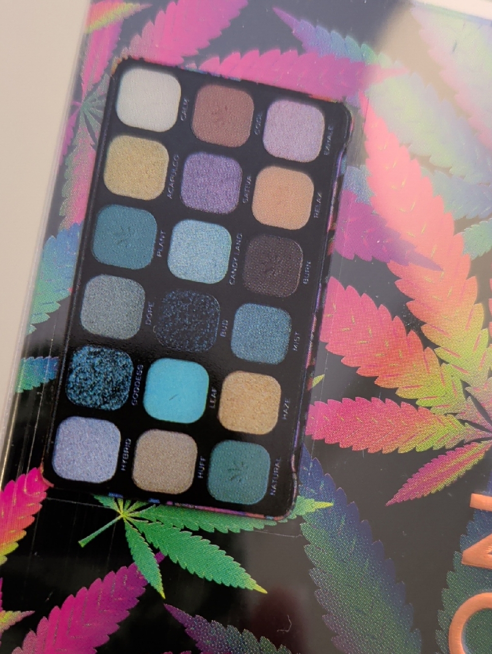 Revolution Chilled Cannabis Oil Shadow Palette - Greens - Picture 5 of 5